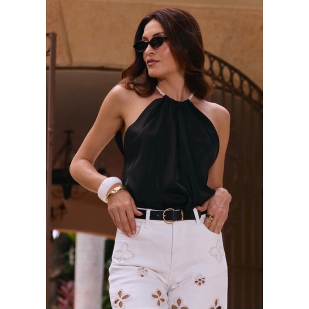 The Noli shop pearl neck sleeveless satin top black small